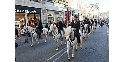 le-defile-equestre-et-des-differents-groupes-folkloriques-a-remonte-la-rue-de-la-republique-a-avignon-photo-le-dl-cyril-hiely-1710612947.jpg